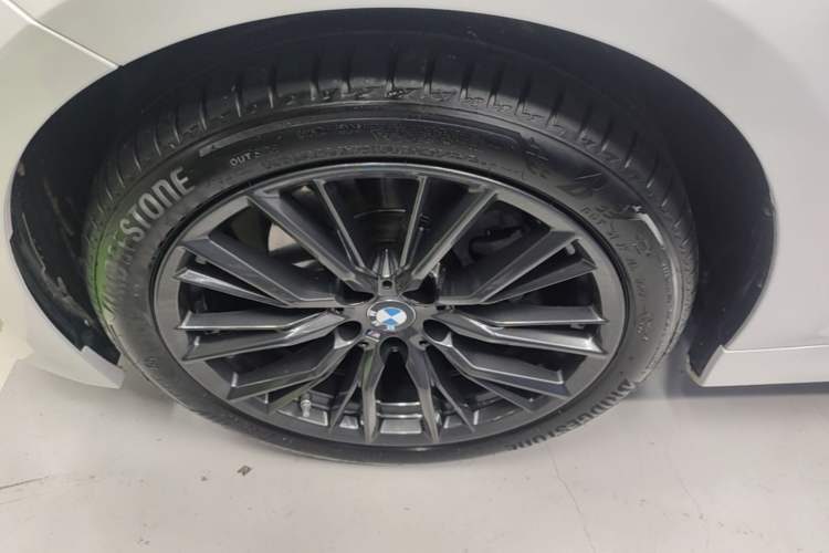 Used BMW 3 Series 2023 325Li M Sport Night Edition Package Left Front Wheel Hub