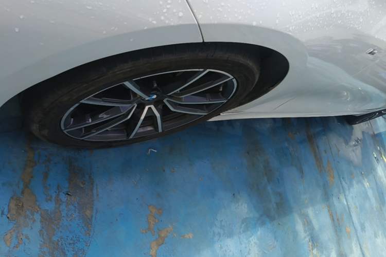 Used BMW 3 Series 2023 320Li M Sport Package Left Front Wheel Hub
