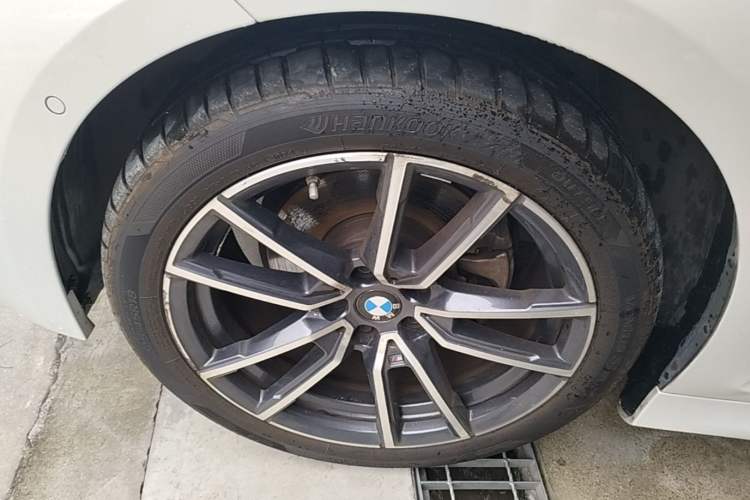 Used BMW 3 Series 2023 325Li M Sport Package Left Front Wheel Hub