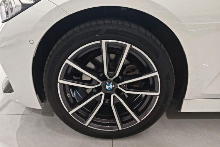 Used BMW 3 Series 2023 325Li M Sport Package Left Front Wheel Hub