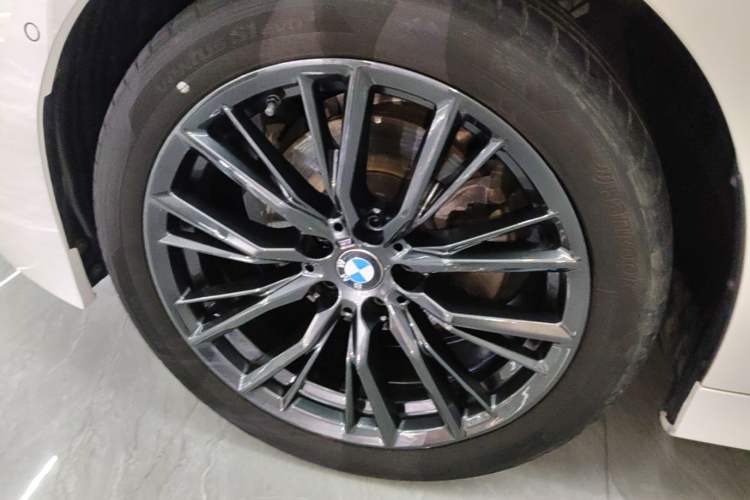 Used BMW 3 Series 2023 325Li M Sport Night Edition Package Left Front Wheel Hub
