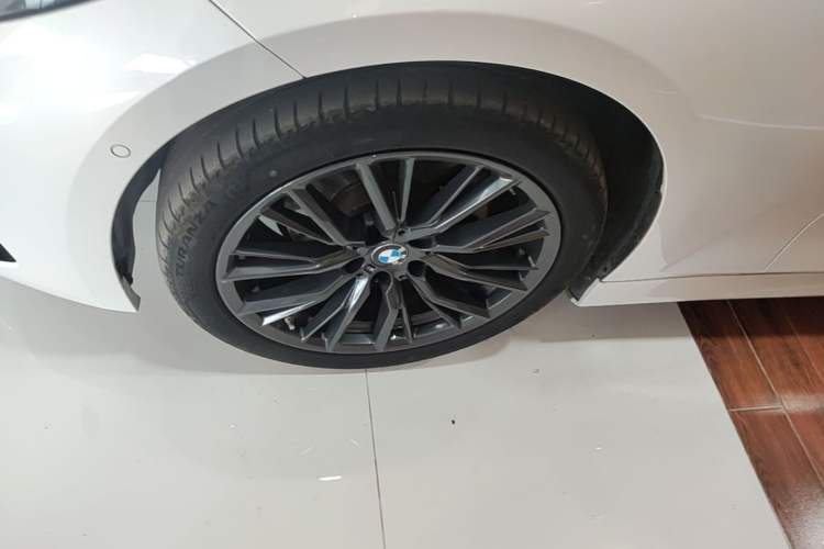 Used BMW 3 Series 2023 325i M Sport Night Edition Package Left Front Wheel Hub