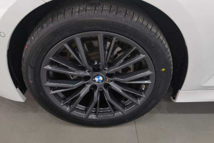 Used BMW 3 Series 2023 325Li M Sport Night Edition Package Left Front Wheel Hub