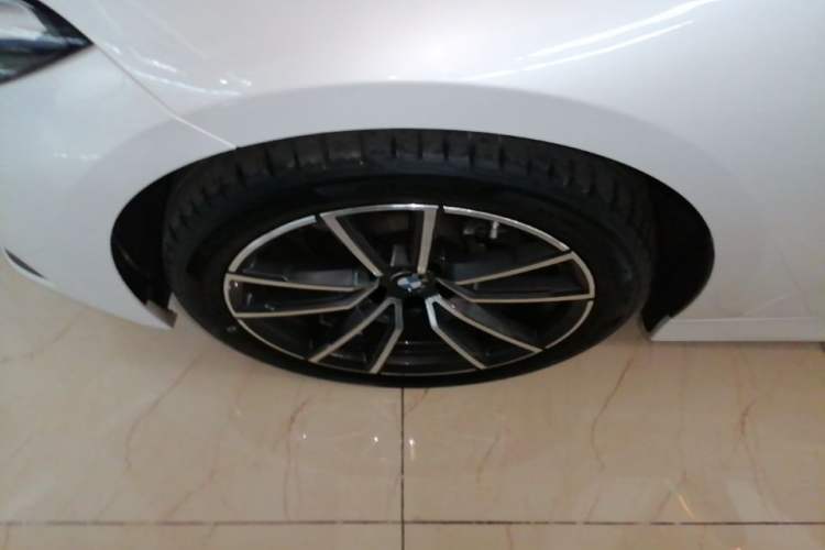 Used BMW 3 Series 2023 320Li M Sport Package Left Front Wheel Hub