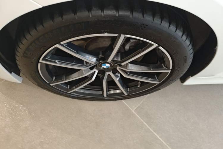 Used BMW 3 Series 2023 325Li M Sport Package Left Front Wheel Hub