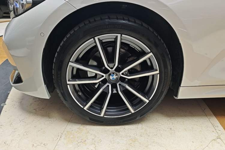 Used BMW 3 Series 2023 325Li M Sport Package Left Front Wheel Hub