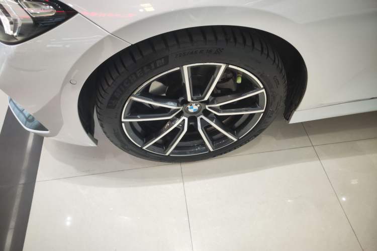 Used BMW 3 Series 2023 325Li M Sport Package Left Front Wheel Hub