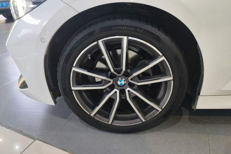 Used BMW 3 Series 2023 325Li M Sport Package Left Front Wheel Hub