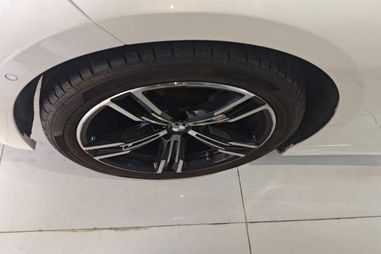 Used BMW 3 Series 2023 325i M Sport Package Left Front Wheel Hub