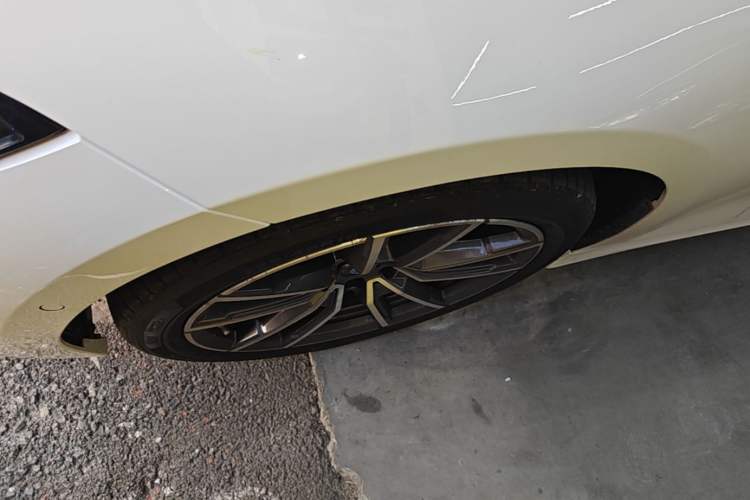 Used BMW 3 Series 2023 325Li M Sport Package Left Front Wheel Hub