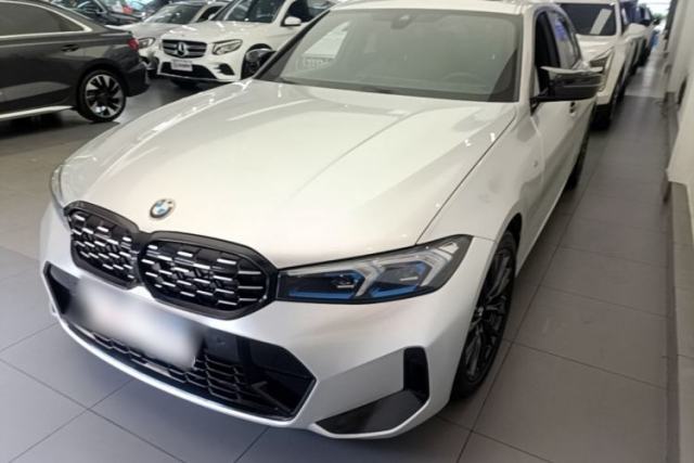 Ojetý BMW 3 Series 2023 330Li M Sport Night Edition Package