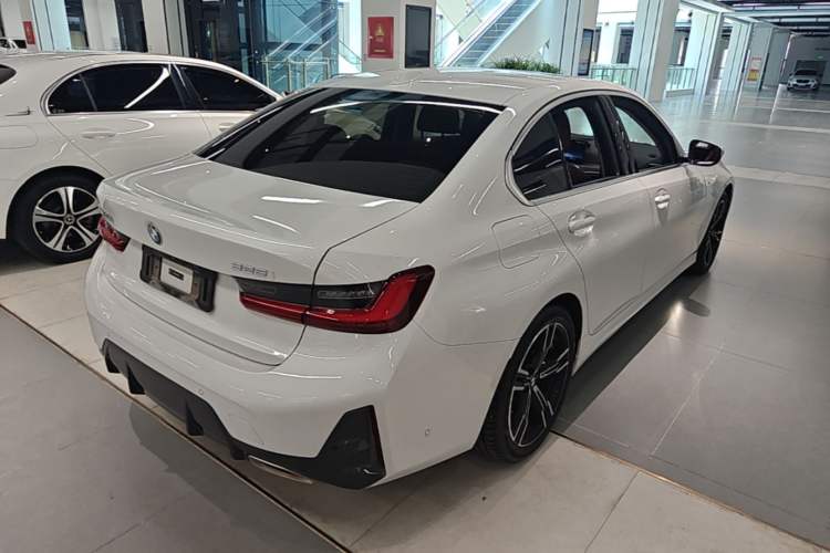 Used BMW 3 Series 2023 325i M Sport Package Rear Right 45 Deg