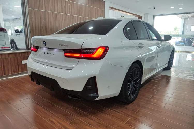 Used BMW 3 Series 2023 325i M Sport Night Edition Package Rear Right 45 Deg