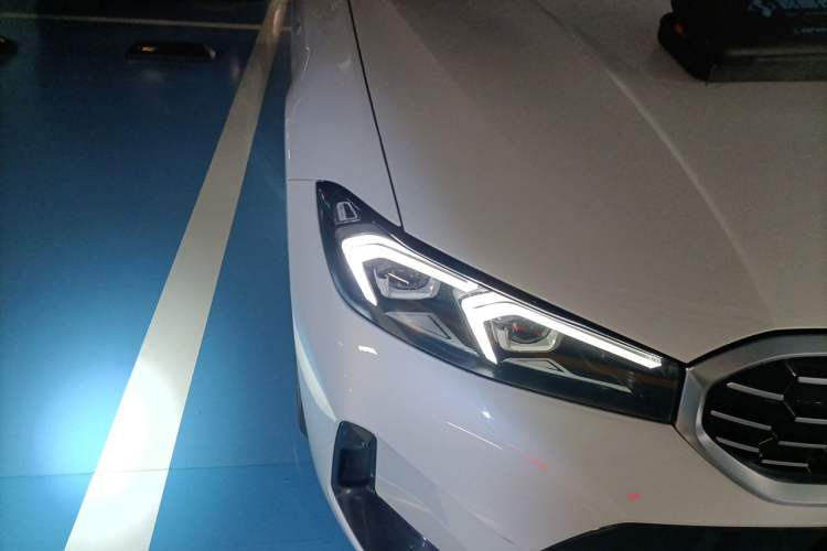 Used BMW 3 Series 2023 325i M Sport Package Right Front Headlight