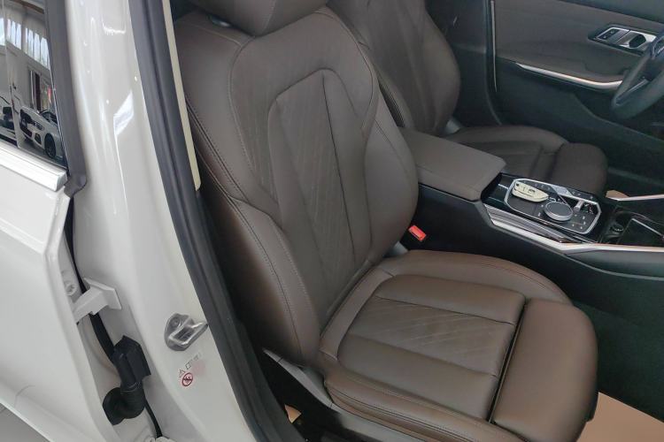 Used BMW 3 Series 2023 320Li M Sport Package Right Front Seat