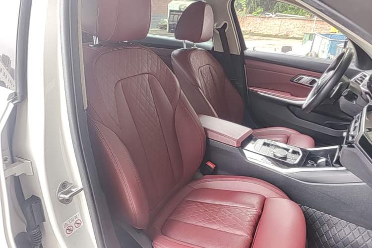 Used BMW 3 Series 2023 320Li M Sport Package Right Front Seat