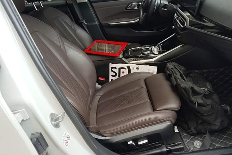 Used BMW 3 Series 2023 320Li M Sport Package Right Front Seat