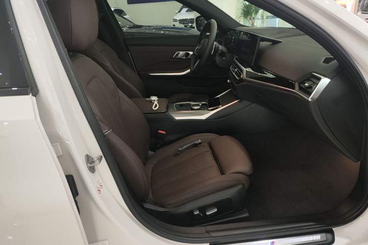 Used BMW 3 Series 2023 325i M Sport Night Edition Package Right Front Seat