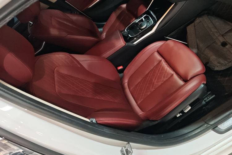 Used BMW 3 Series 2023 320Li M Sport Package Right Front Seat