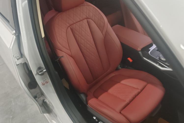 Used BMW 3 Series 2023 320Li M Sport Package Right Front Seat