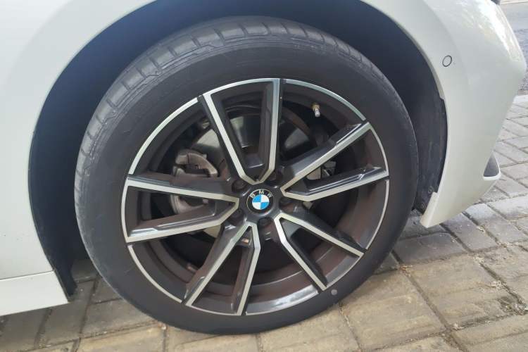 Used BMW 3 Series 2023 325Li M Sport Package Right Front Wheel Hub