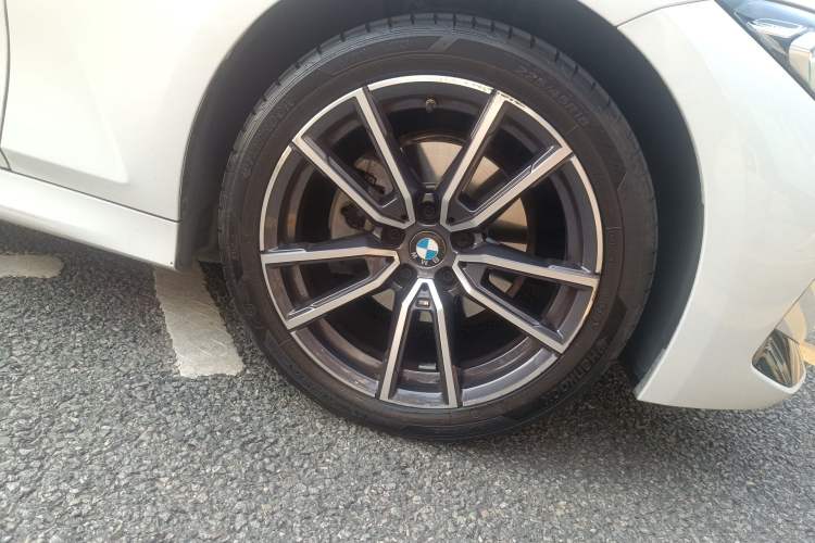 Used BMW 3 Series 2023 320Li M Sport Package Right Front Wheel Hub