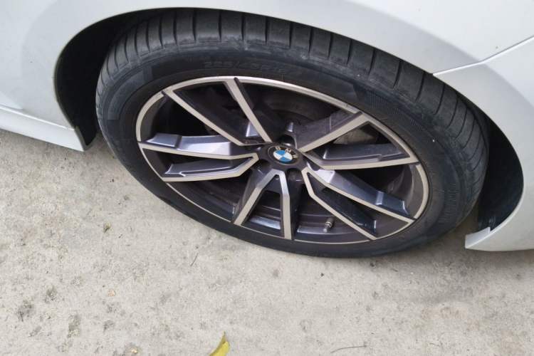 Used BMW 3 Series 2023 320Li M Sport Package Right Front Wheel Hub