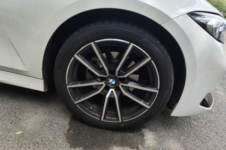 Used BMW 3 Series 2023 320Li M Sport Package Right Front Wheel Hub
