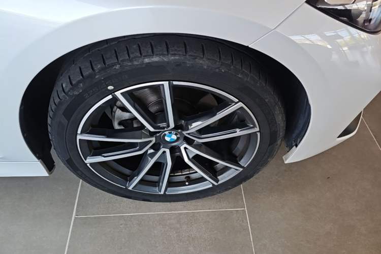 Used BMW 3 Series 2023 320Li M Sport Package Right Front Wheel Hub