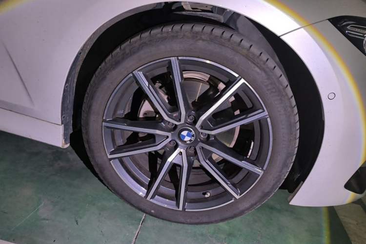 Used BMW 3 Series 2023 325Li M Sport Package Right Front Wheel Hub