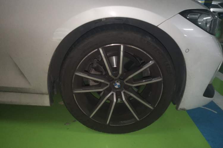 Used BMW 3 Series 2023 325Li M Sport Package Right Front Wheel Hub