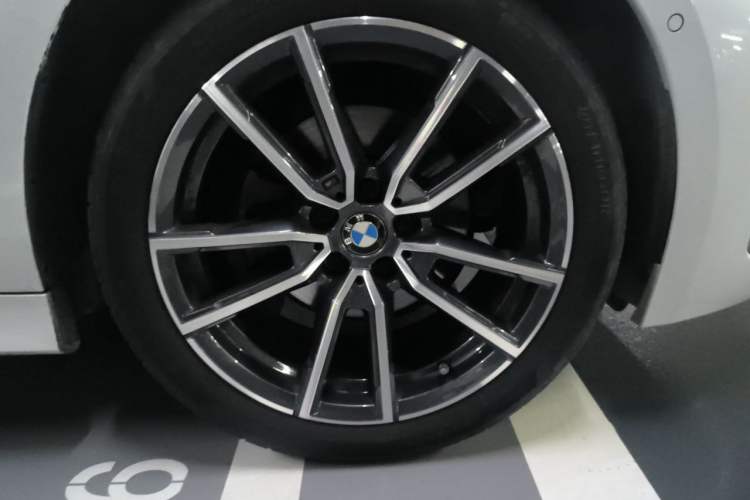 Used BMW 3 Series 2023 325Li M Sport Package Right Front Wheel Hub
