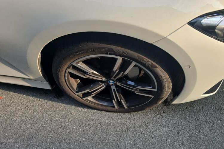 Used BMW 3 Series 2023 325i M Sport Package Right Front Wheel Hub