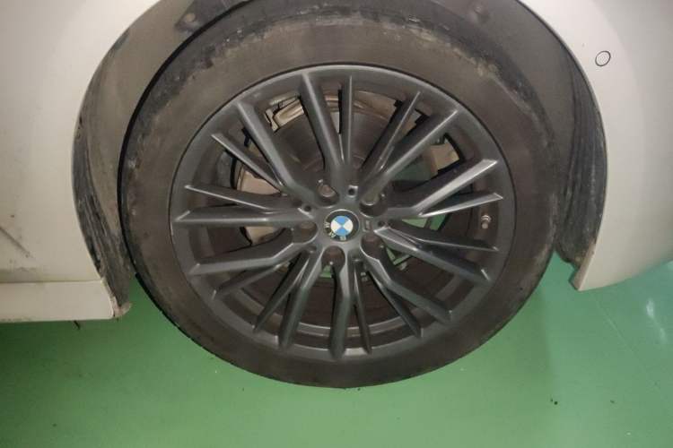 Used BMW 3 Series 2023 325Li M Sport Night Edition Package Right Front Wheel Hub