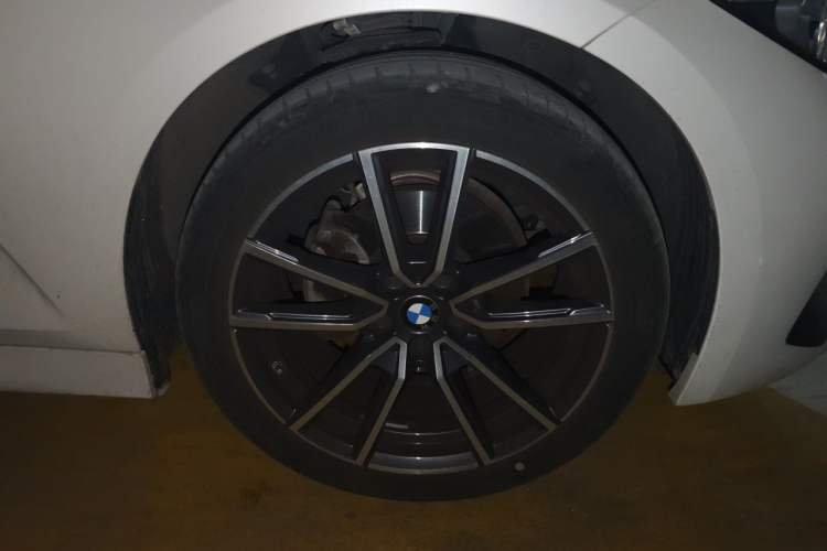 Used BMW 3 Series 2023 320Li M Sport Package Right Front Wheel Hub