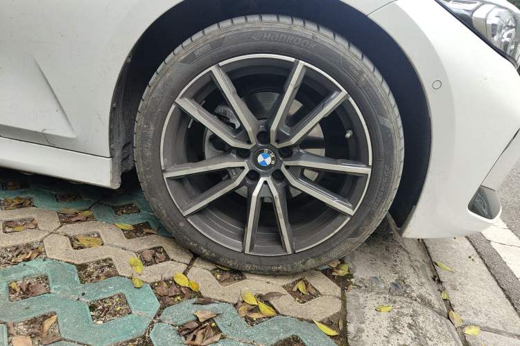Used BMW 3 Series 2023 325Li M Sport Package Right Front Wheel Hub