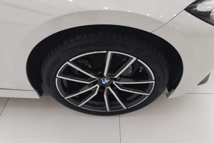 Used BMW 3 Series 2023 320Li M Sport Package Right Front Wheel Hub
