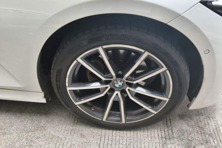 Used BMW 3 Series 2023 325Li M Sport Package Right Front Wheel Hub