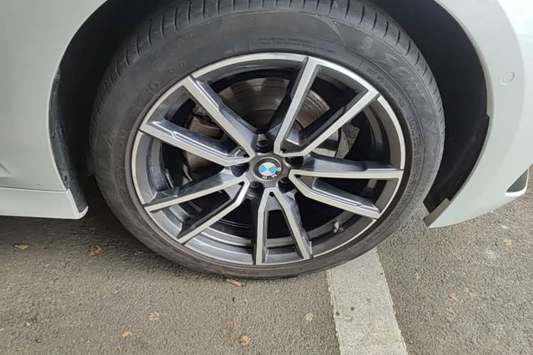 Used BMW 3 Series 2023 325Li M Sport Package Right Front Wheel Hub