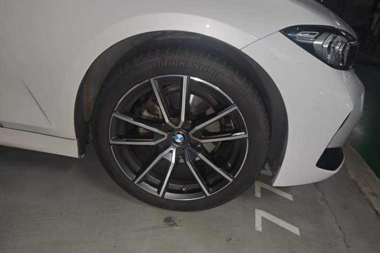 Used BMW 3 Series 2023 320Li M Sport Package Right Front Wheel Hub