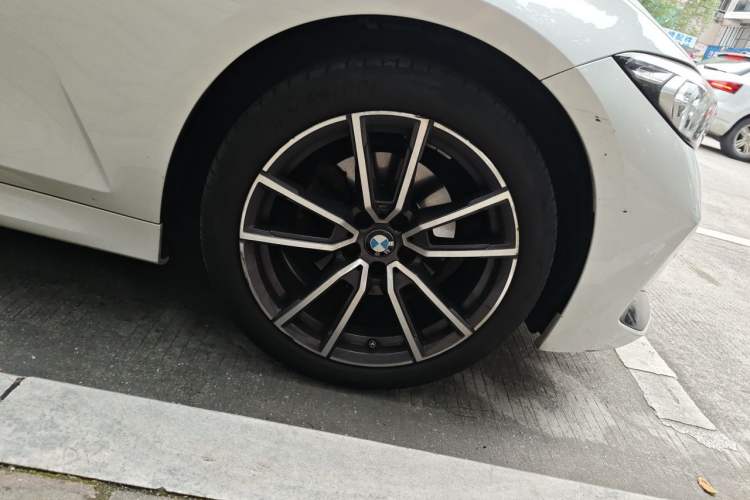 Used BMW 3 Series 2023 320Li M Sport Package Right Front Wheel Hub