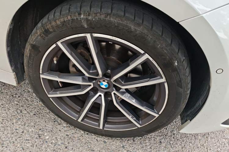 Used BMW 3 Series 2023 320Li M Sport Package Right Front Wheel Hub