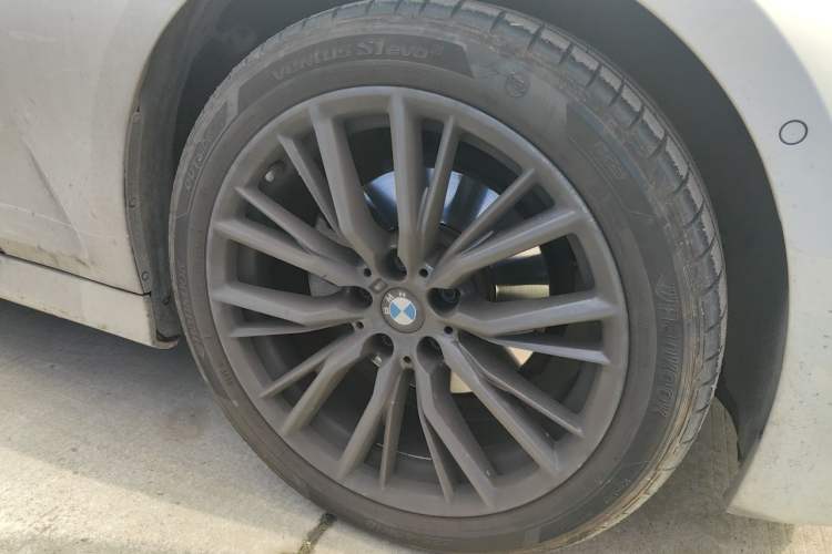 Used BMW 3 Series 2023 325Li M Sport Night Edition Package Right Front Wheel Hub