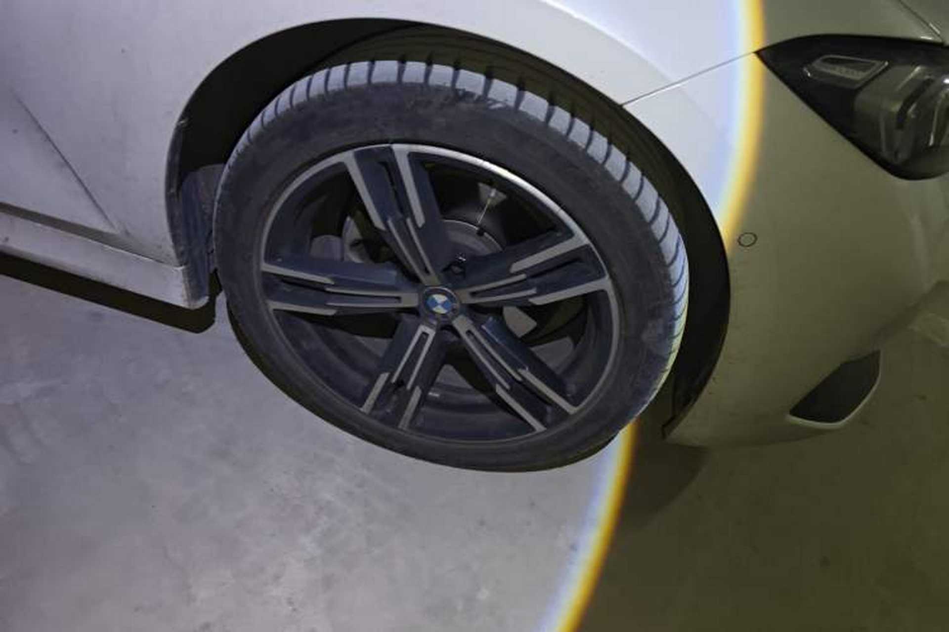 Used BMW 3 Series 2023 325i M Sport Package Right Front Wheel Hub