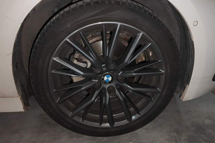 Used BMW 3 Series 2023 325Li M Sport Night Edition Package Right Front Wheel Hub