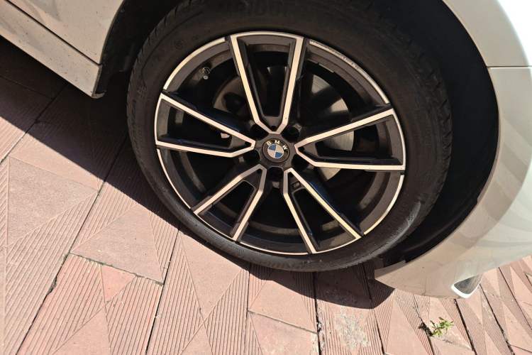 Used BMW 3 Series 2023 320i M Sport Package Right Front Wheel Hub
