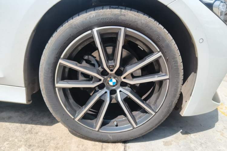 Used BMW 3 Series 2023 325Li M Sport Package Right Front Wheel Hub