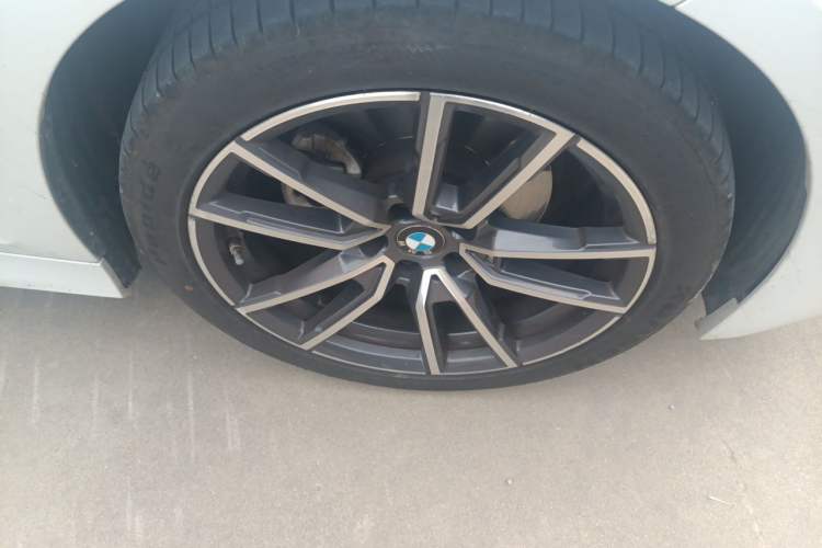 Used BMW 3 Series 2023 320Li M Sport Package Right Front Wheel Hub
