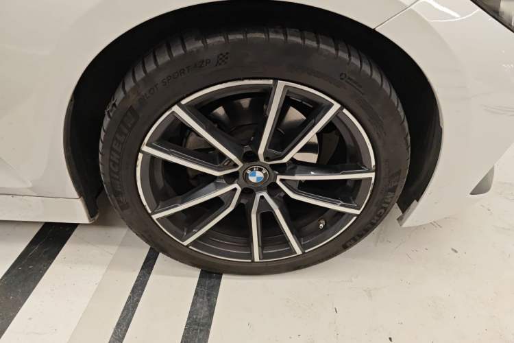 Used BMW 3 Series 2023 320Li M Sport Package Right Front Wheel Hub