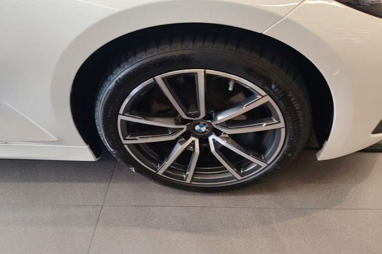 Used BMW 3 Series 2023 325Li M Sport Package Right Front Wheel Hub